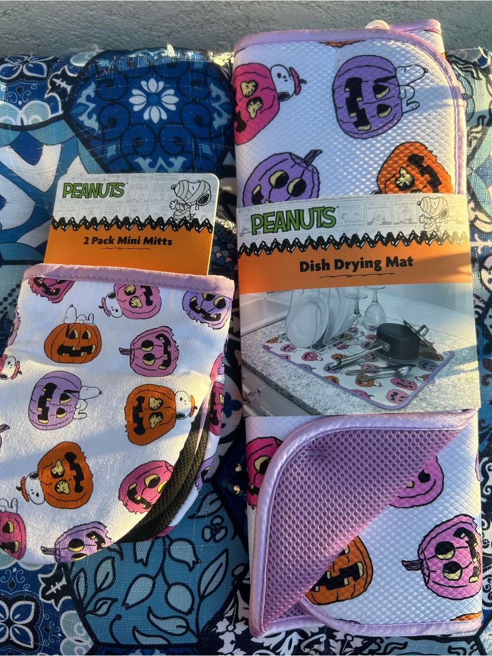 PEANUTS Snoopy Halloween Pumpkin Dish Drying Mat and Two Oven Mitts